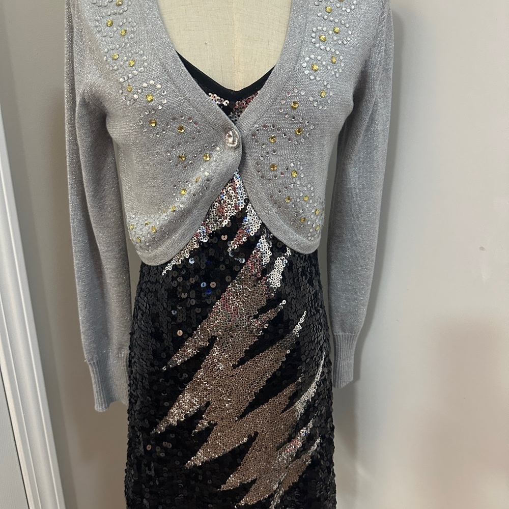 Wanko Gray Knit Shrug with Beaded V-Neck (S/M) - Picture 8 of 12